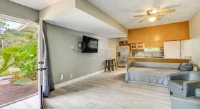 Jacksonville Retreat: Unwind in Style at our Cozy Duplex Apartment - Image 2