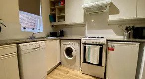 Bracknell - 1 Bedroom House - Parking - Image 3