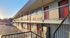 WESTERN MOTEl - Image 3