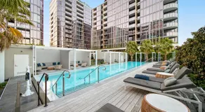 Luxury VIP 4-Bedroom Townhouse in Port Melbourne - Image 3
