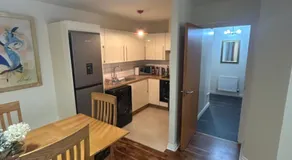New prime 2 bed 2 bathroom spacious city center apartment with free secure parking - Image 3