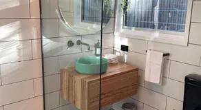 Sorrento Back Beach Apartment at Oceanic Apt 7 - Image 2