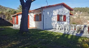 Casita independiente con jardín y chimenea. - Image 3