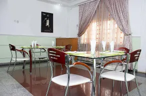 Bristlecone Suites and Apartments - Image 4