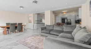 LUXURIOUS HOLIDAY HOME Bolton - Image 3