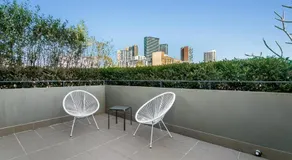 WILL1 - Stylish 2-Bed 2-Bath Oasis in Crows Nest Village - Image 4