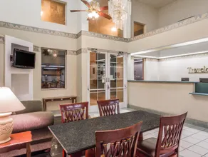 Days Inn by Wyndham Phoenix West - Image 5