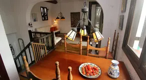 Lovely 2 bedroom house with private garden - Image 4