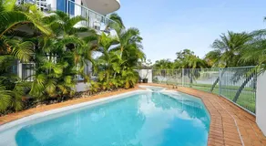 Stunning Rooftop Retreat with Private Jacuzzi on the Maroochy River - Image 4