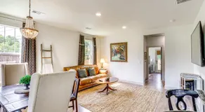 Large Yard: 'Pascagoula Peach' Home in Baton Rouge - Image 2