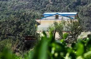 pristine mountain lodge - Image 5