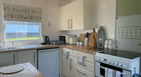 Entire Cozy Chalet in Bideford Bay Holiday Park - Image 2