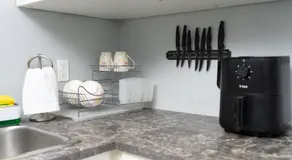 Private Cozy Room with Free Parking - Image 5