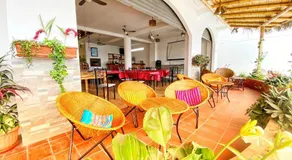 Whale House Hotel - Image 2