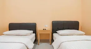 Shofy Guest House Mitra RedDoorz - Image 3