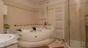 299 - Teljes panorámás közvetlen balatonparti exkluzív apartman - Image 2