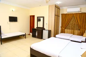 LUXURY INN - FAMILY ROOM - Image 1