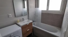Appartement T3 proche centre - Climatisation & Parking privé - Image 2
