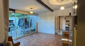 Studio with pool and quiet, non-shared garden, 1 lit double - Image 3