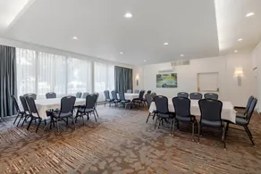 Holiday Inn Elmira-Riverview - Image 5