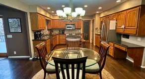 Spacious 4-bed family home with park views - Image 2