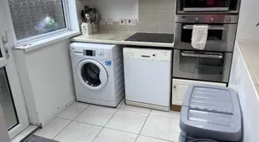 Spacious 5 double bed bedroom bungalow near Belfast - Image 4