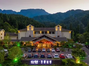 HongYa Minjiang Donghu Wawu Mountain Hot Spring Resort Hotel - Image 3