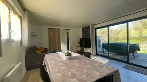 Spacious bungalow with heated pool and jacuzzi - Image 2