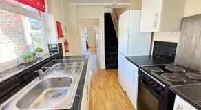 Contractor & Family Friendly 3-Bedroom House in St Helens Newly Refurbished - Image 2