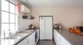 Upstairs Studio Apartment with street access - Image 5