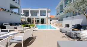 Metsikas Residence - Image 2
