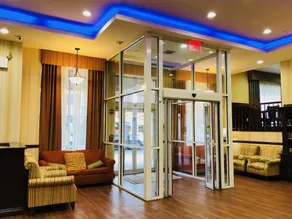 Queens County Inn and Suites Long Island City - Image 3