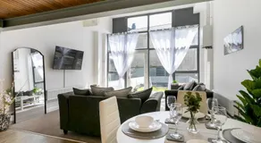 City Stay • 3 Ensuites • SunTerrace • Free Parking Pass the Keys - Image 3