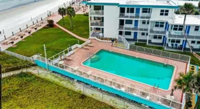 Oceanfront escape with 2 pools! - Image 5