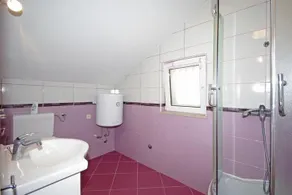 Apartments Villa Rose - Economy Studio with Sea View and shared  Terrace A3 crveni - Image 3