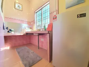 Jenjarom No 32 Modern Cozy Homestay for 4 Pax by Beestay - Image 2