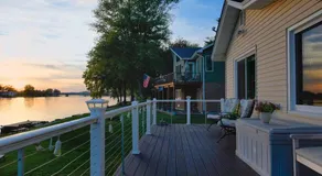 Eclectic Riverside Home 3 Season Room Large Deck - Image 3
