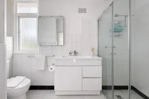Sydney Harbour Side Waterfront Apartment - Image 2