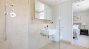 Cozy Stay In City Centre - Image 3
