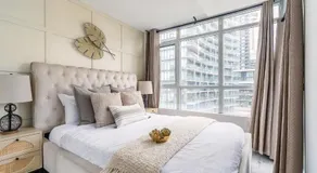 Stylish 2BR Suite with Queen Beds, Steps from the CN Tower - Image 2