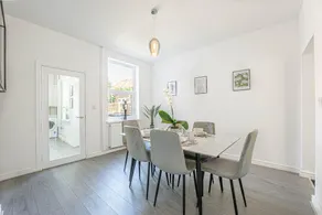 Luxury Lincoln Family Home - Image 5