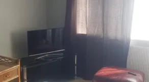 Central Dagenham Room Close to London City - Image 3