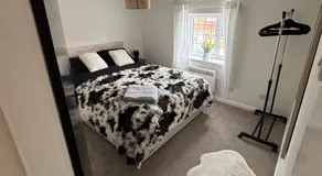 Cottage - Sleeps 4 - Pets Ok - Patio - Parking - Image 2