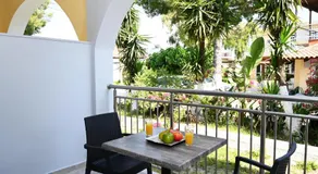 EVDOKIAS Apt,brand new 2025 modern Apt in the center of Alikanas - Image 4