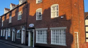 Elegant Georgian Grade II Listed House full of charm - 3 Super king rooms - 3 Mins for Safari Park & Steam Train - Parking - Image 3