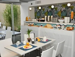  Ian Hotel - Image 3