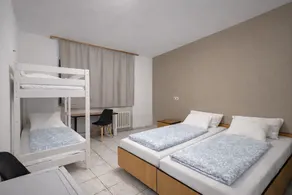 Frankfurt Airport Terminal Hotel - Image 3