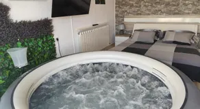 ÁTICO RILQUE, Apartamentos Independientes con Jacuzzi Privado y Terraza en Ronda - Image 3
