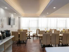 Vienna Hotel Guangdong Jiangmen Yingbin Avenue - Image 4