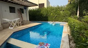 Villa with private pool and garden - Image 5